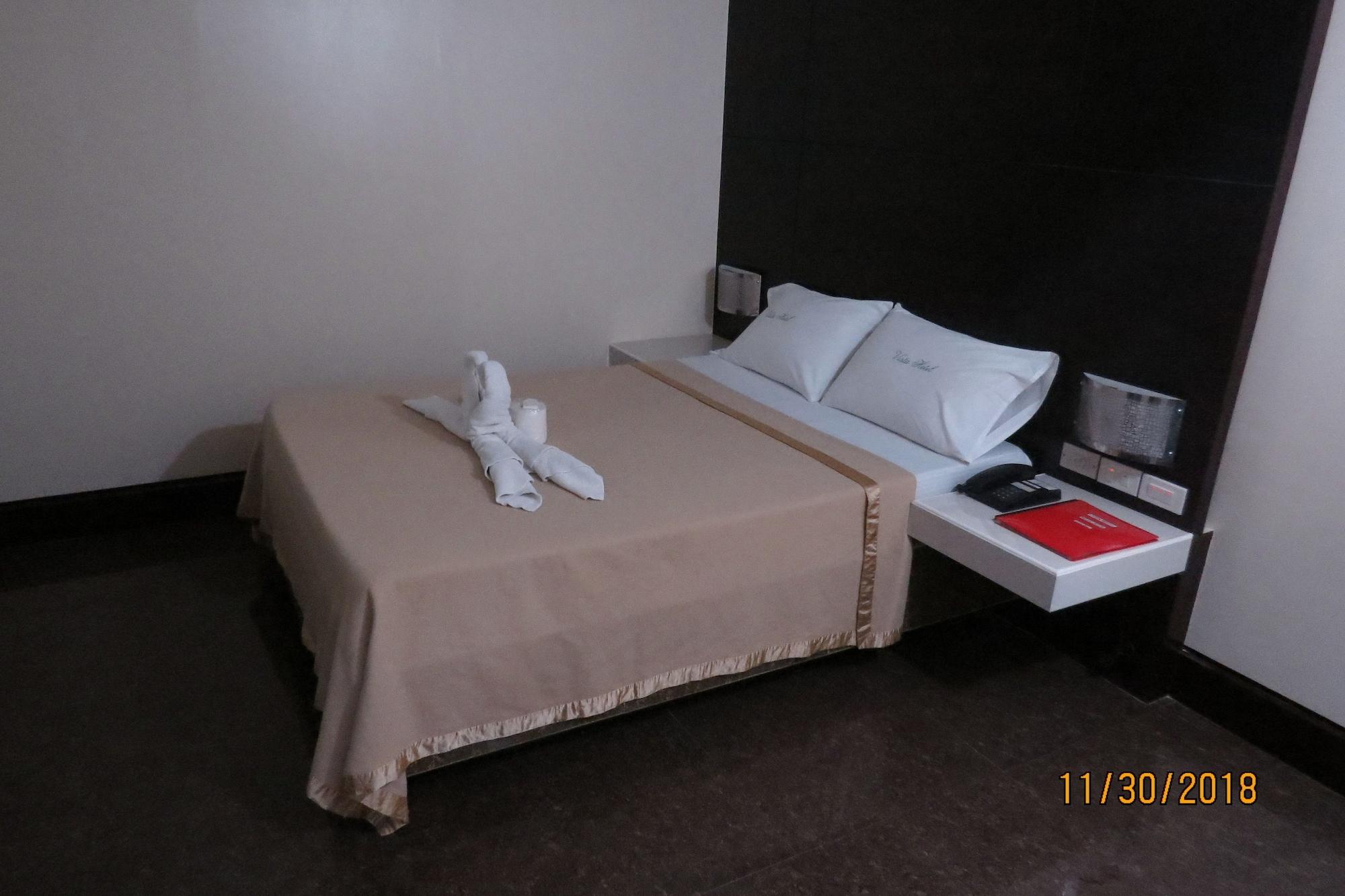Vista Hotel Cubao Quezon City Exterior foto