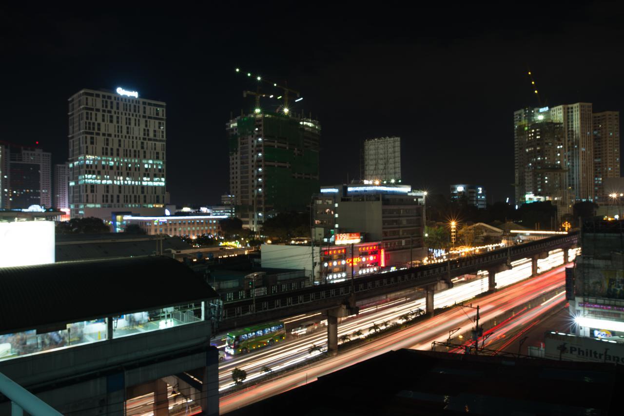 Vista Hotel Cubao Quezon City Exterior foto